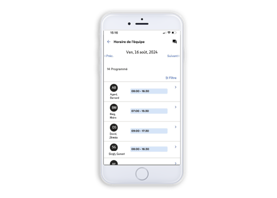 L’écran de planification de l'équipe de l'application ADP Solutions mobiles montrant quels employés sont planifiés le 16 août 2024.